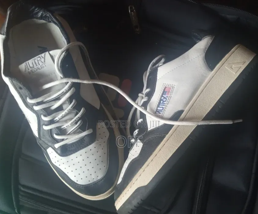 ቶርሽን የወንዶች ጥቁር ስኒከር Size 40 – በጥሩ ሁኔታ