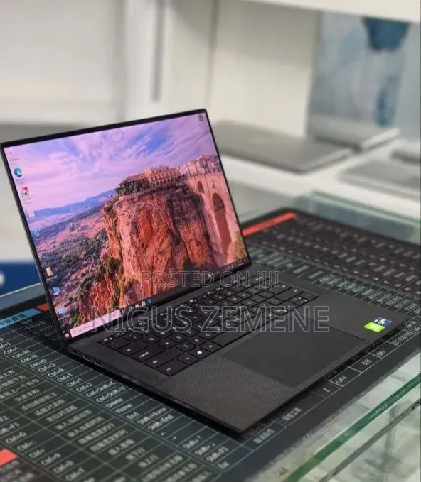 New Laptop Dell Precision 5560 16GB Intel Core i9 SSD 512GB