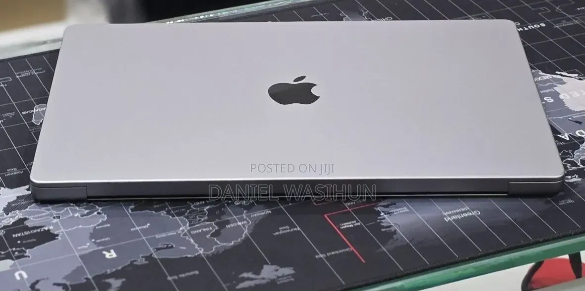 New Laptop Apple MacBook Pro 2022 M2 16GB Apple M2 SSD 512GB