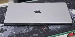 New Laptop Apple MacBook Pro 2022 M2 16GB Apple M2 SSD 512GB