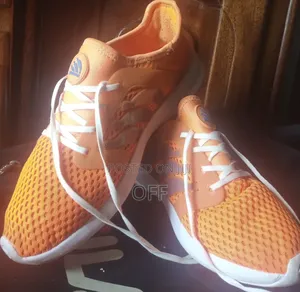 የሞያሌ ቶርሽን Unisex ኦሬንጅ ስፖርት ስኒከር – በጥሩ ሁኔታ