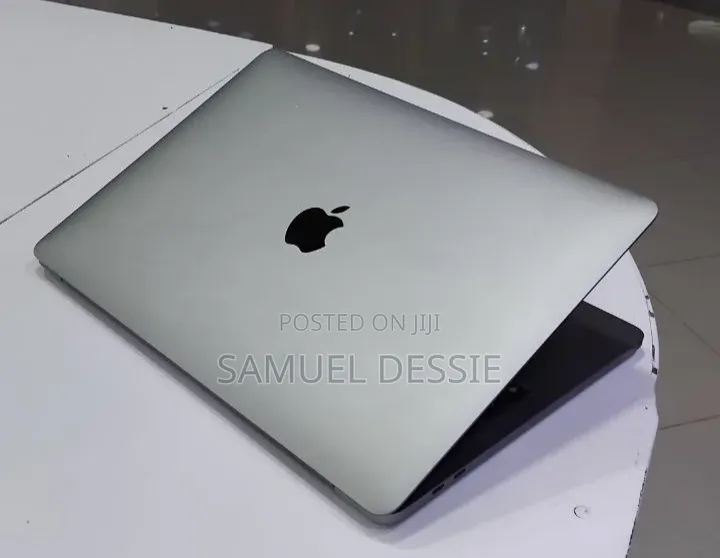 New Laptop Apple MacBook Pro 2020 M1 8GB Apple M1 SSD 256GB