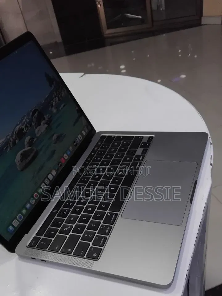 New Laptop Apple MacBook Pro 2020 M1 8GB Apple M1 SSD 256GB