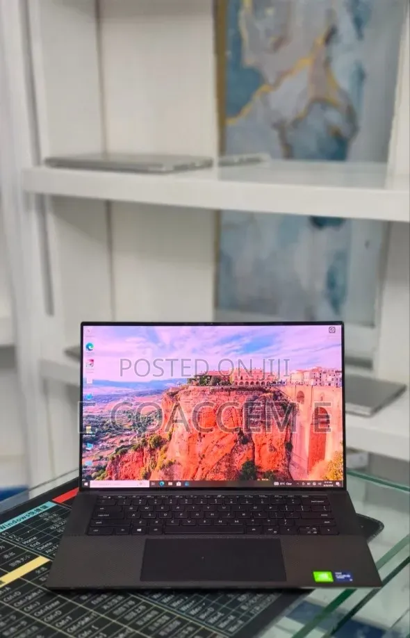 New Laptop Dell Precision 5560 16GB Intel Core i9 SSD 512GB