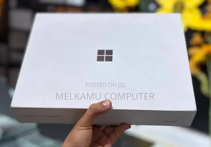 New Laptop Microsoft Surface 16GB Intel Core i7 SSD 512GB