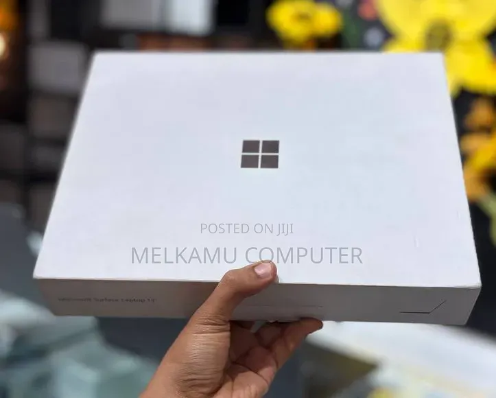 New Laptop Microsoft Surface 16GB Intel Core i7 SSD 512GB