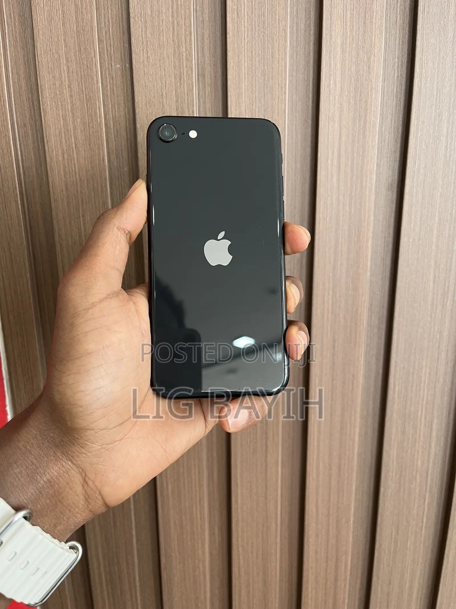 Apple iPhone SE 128 GB Black