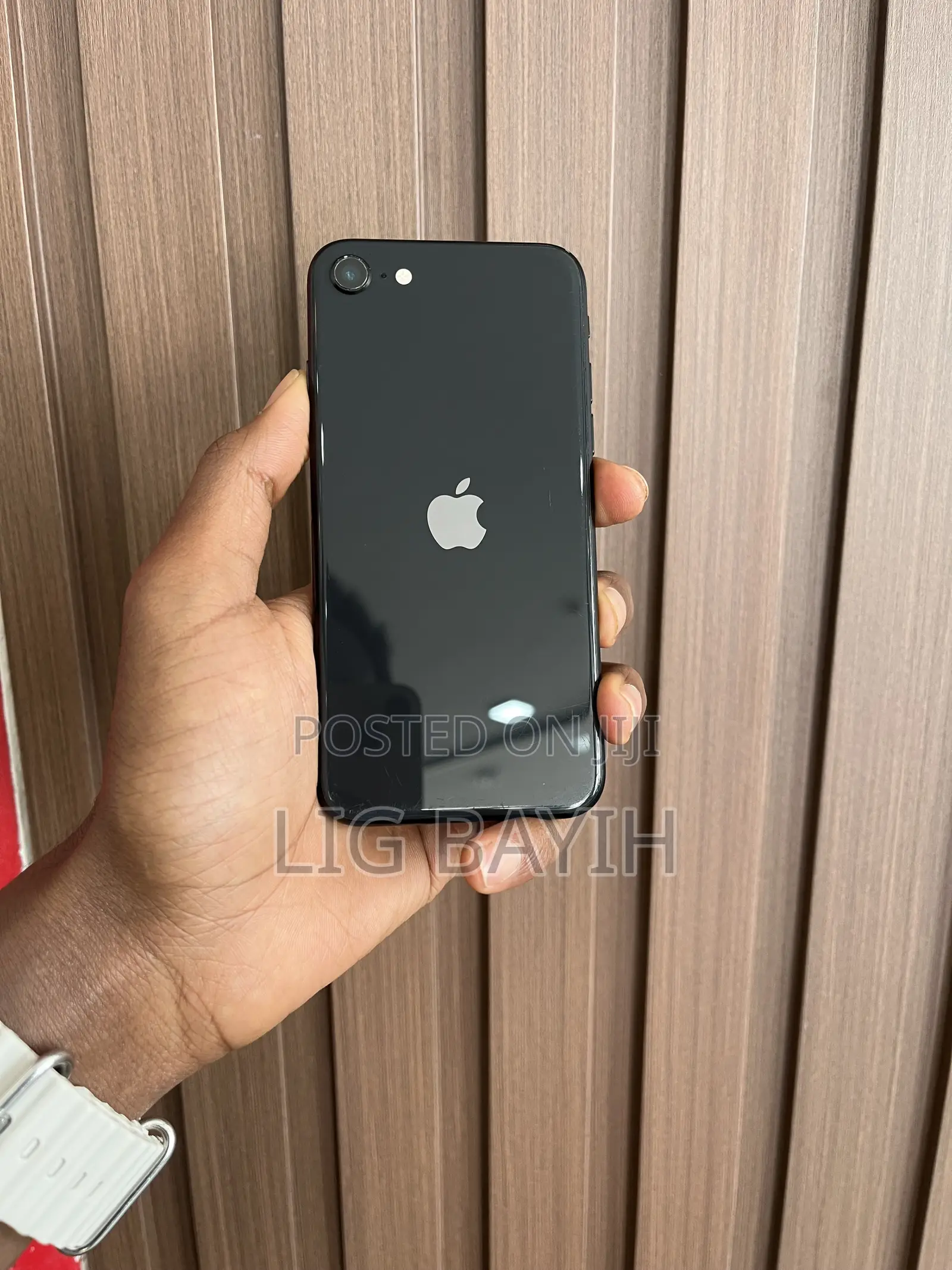 Apple iPhone SE 128 GB Black