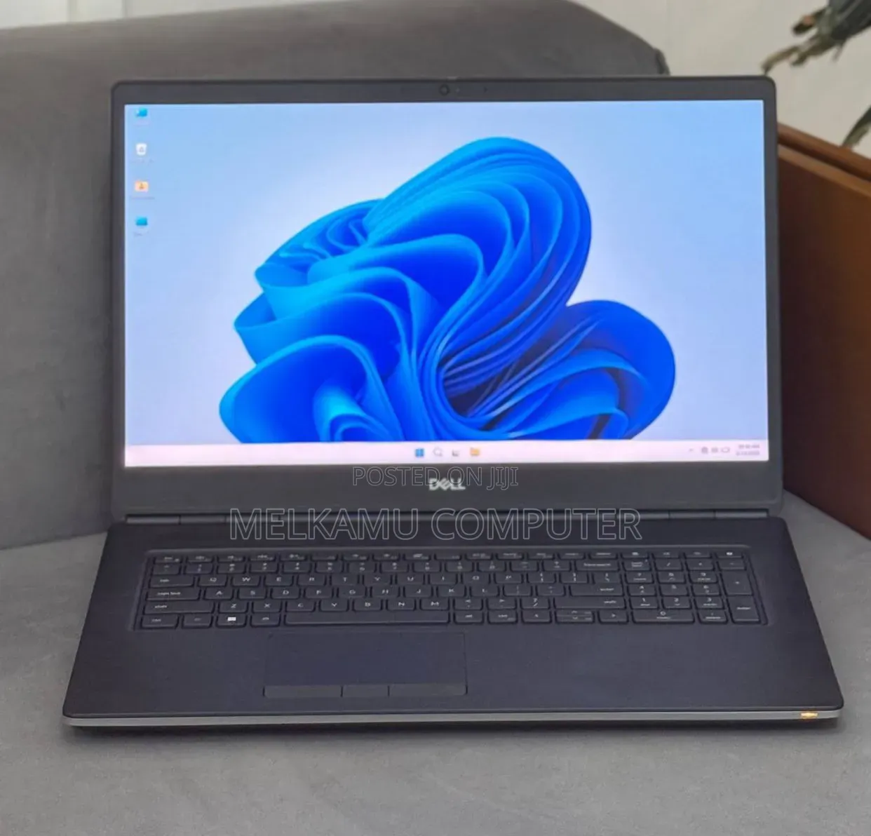 New Laptop Dell Precision 7760 16GB Intel Core i5 SSD 512GB