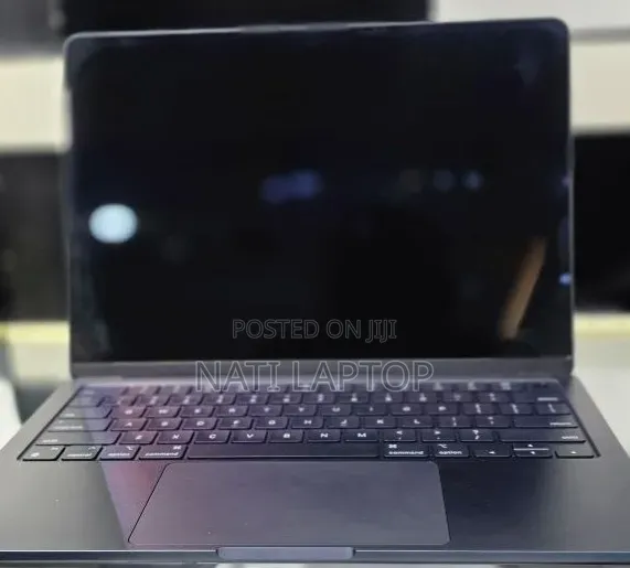 New Laptop Apple MacBook Air 2024 M3 8GB Apple M3 SSD 256GB