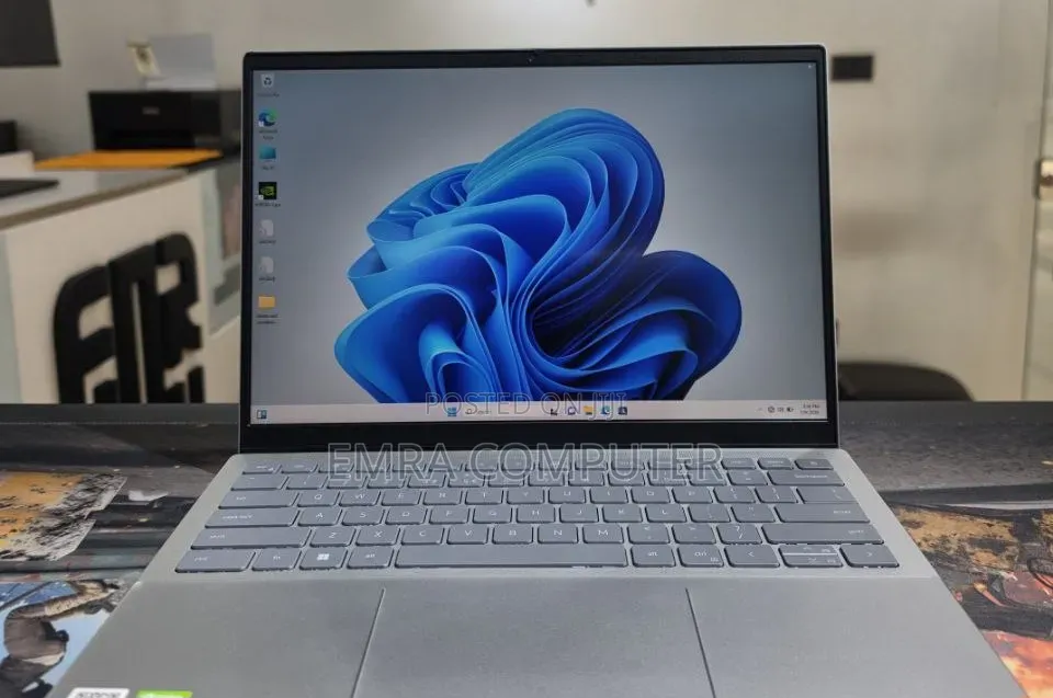 New Laptop Dell 16GB Intel Core i7 SSD 512GB
