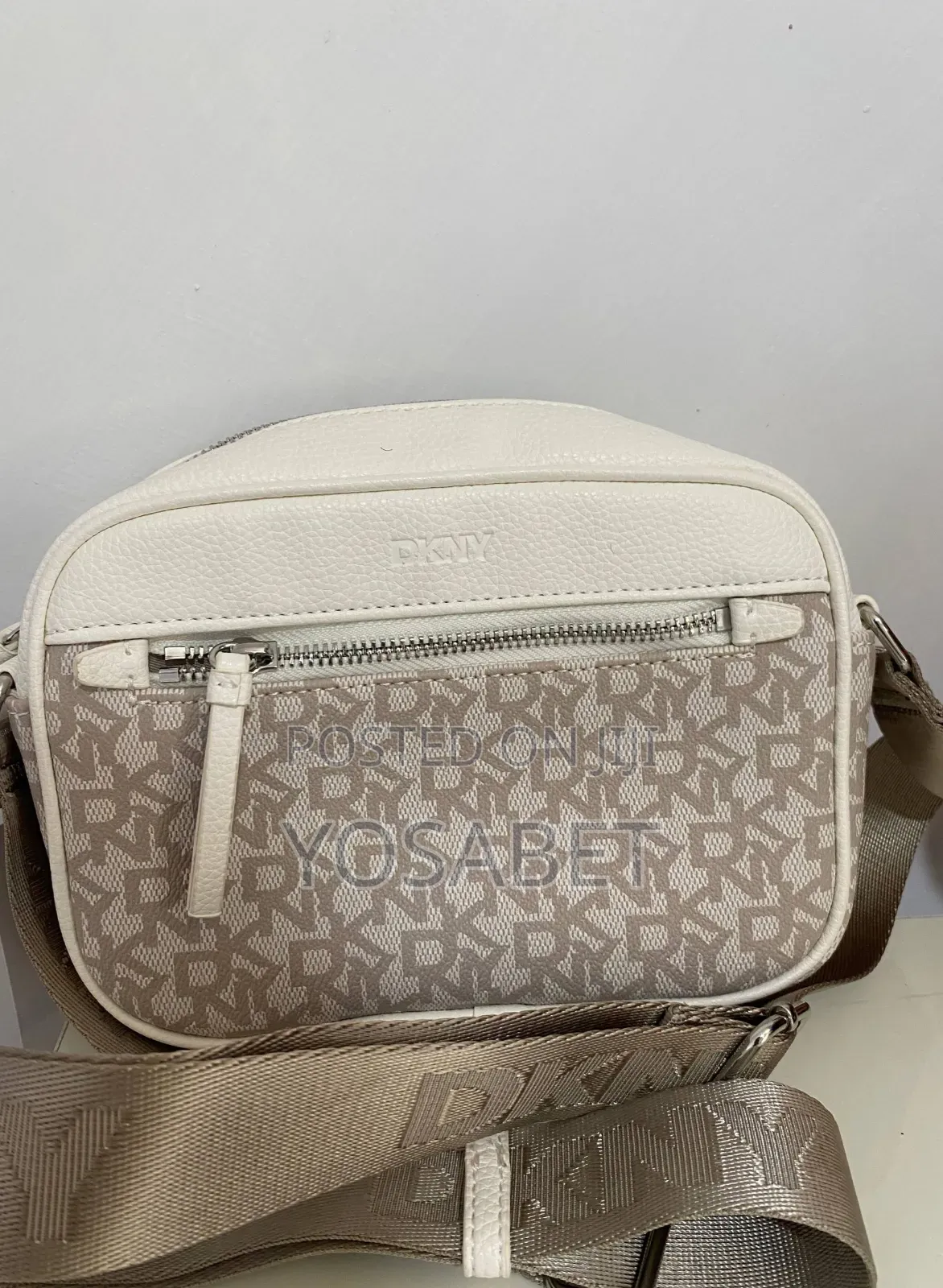 DKNY Womens Cross Body Bag