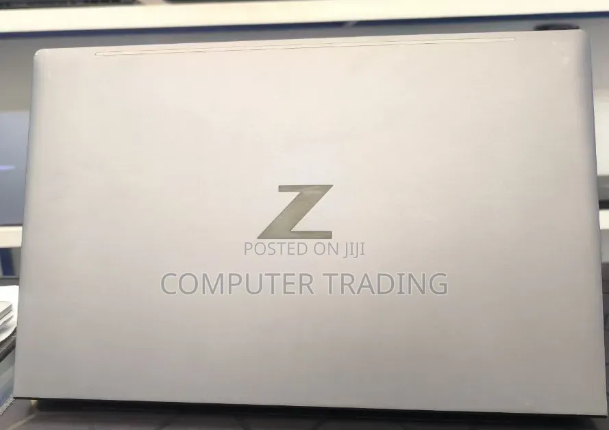 New Laptop HP ZBook Firefly G8 16GB Intel Core i7 SSD 512GB