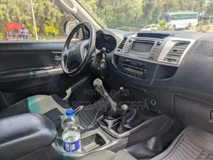 Toyota Hilux 2015 Gray