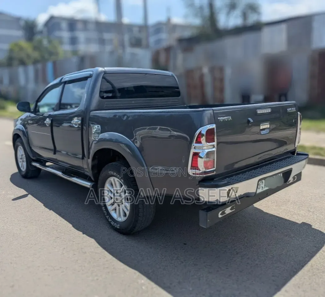 Toyota Hilux 2015 Gray