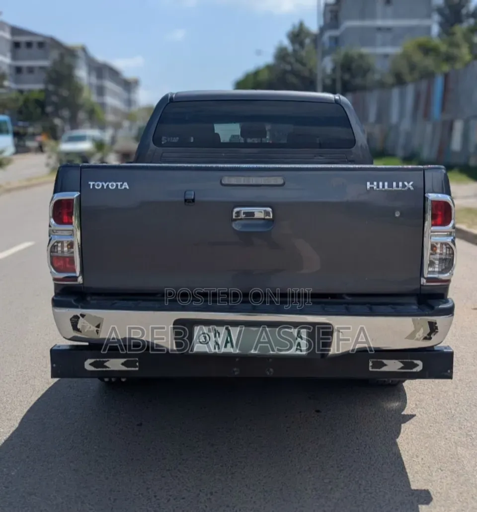 Toyota Hilux 2015 Gray