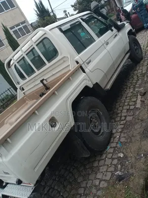 Toyota Land Cruiser 2017 White
