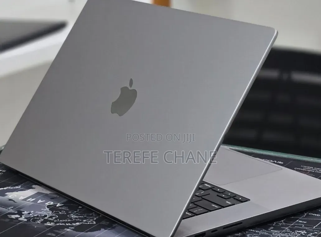 New Laptop Apple MacBook Pro 2022 M2 16GB Apple M2 SSD 512GB