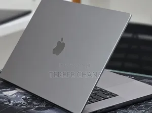New Laptop Apple MacBook Pro 2022 M2 16GB Apple M2 SSD 512GB