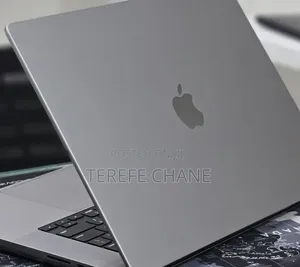 New Laptop Apple MacBook Pro 2022 M2 16GB Apple M2 SSD 512GB