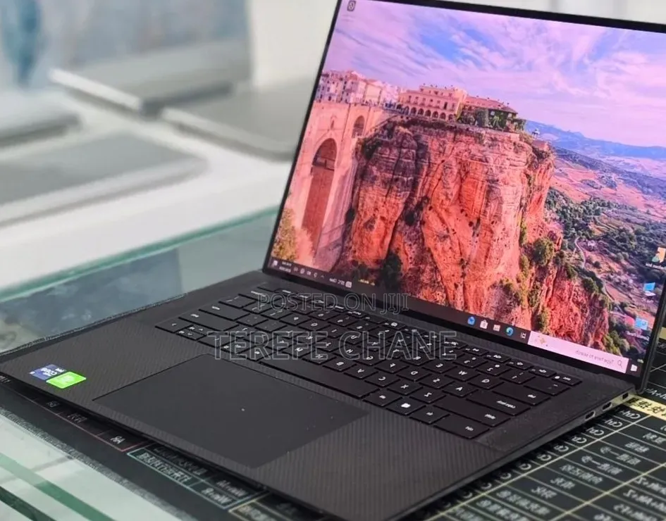 New Laptop Dell Precision 5560 16GB Intel Core i9 SSD 512GB