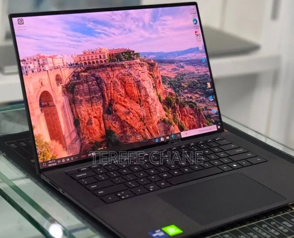 New Laptop Dell Precision 5560 16GB Intel Core i9 SSD 512GB