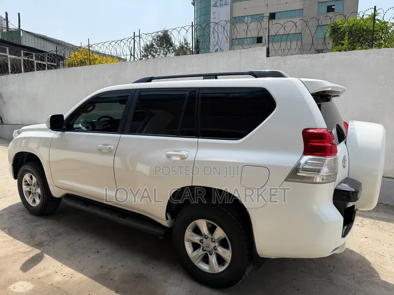 Toyota Land Cruiser Prado 2011 White