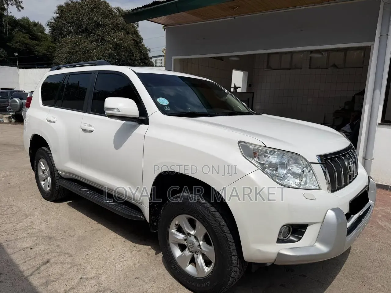 Toyota Land Cruiser Prado 2011 White