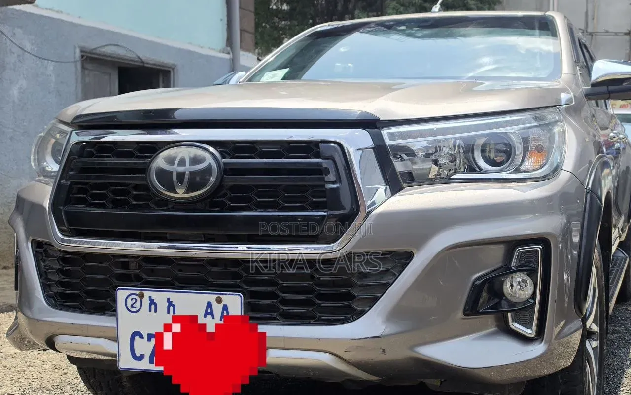 Toyota Hilux 2020 Gray
