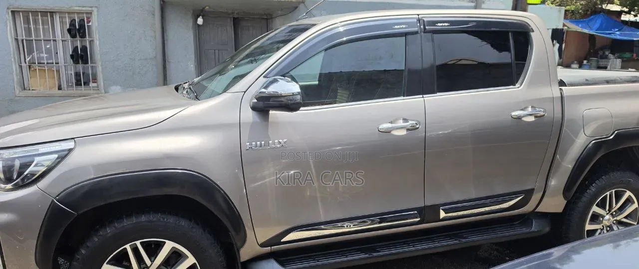 Toyota Hilux 2020 Gray