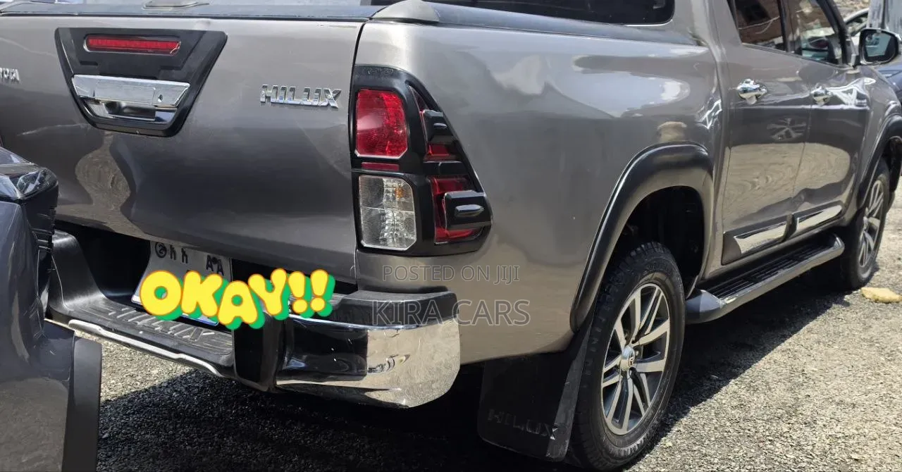Toyota Hilux 2020 Gray