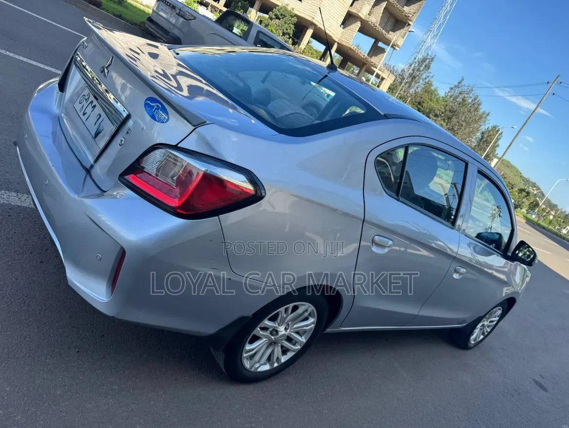 Mitsubishi Attrage 2022 Gray