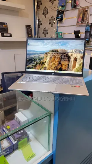 New Laptop HP Stream Notebook 8GB AMD Ryzen 3 SSD 256GB