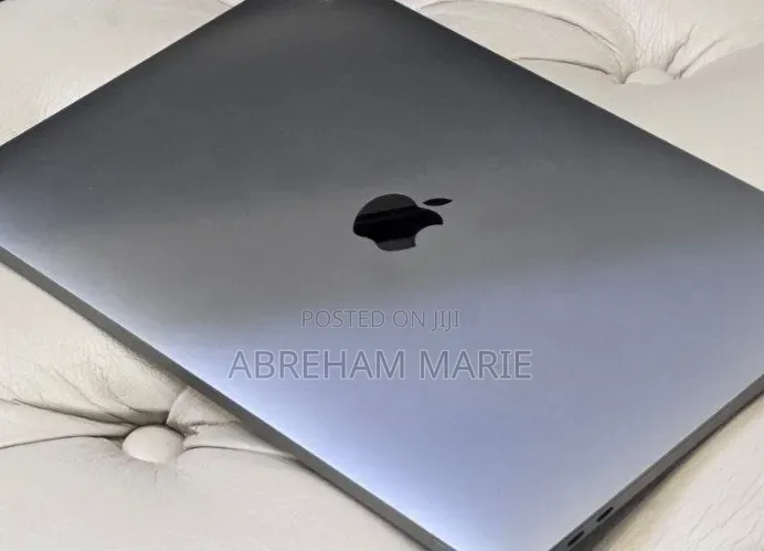 New Laptop Apple MacBook Pro 2019 16GB Intel Core i7 SSD 512GB
