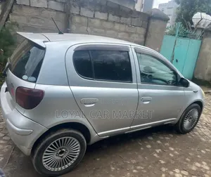 Toyota Vitz 2004 Silver