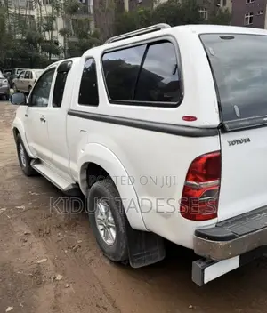 Toyota Hilux 2013 White