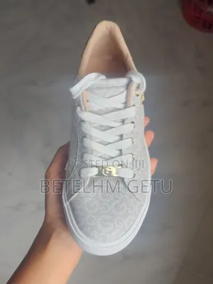 Guess Cream and White Colour