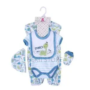  Infant 8-in-1 የሕፃን ልብስ ስብስብ