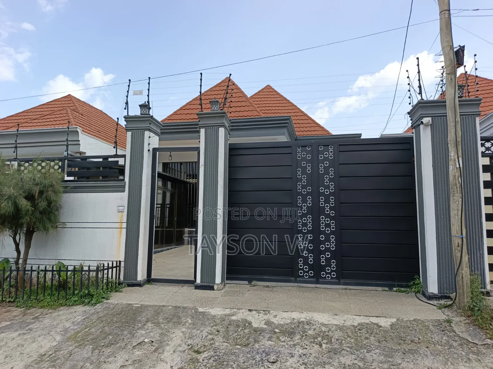 4bdrm Villa in Addis Ababa Ayat, Bole for sale
