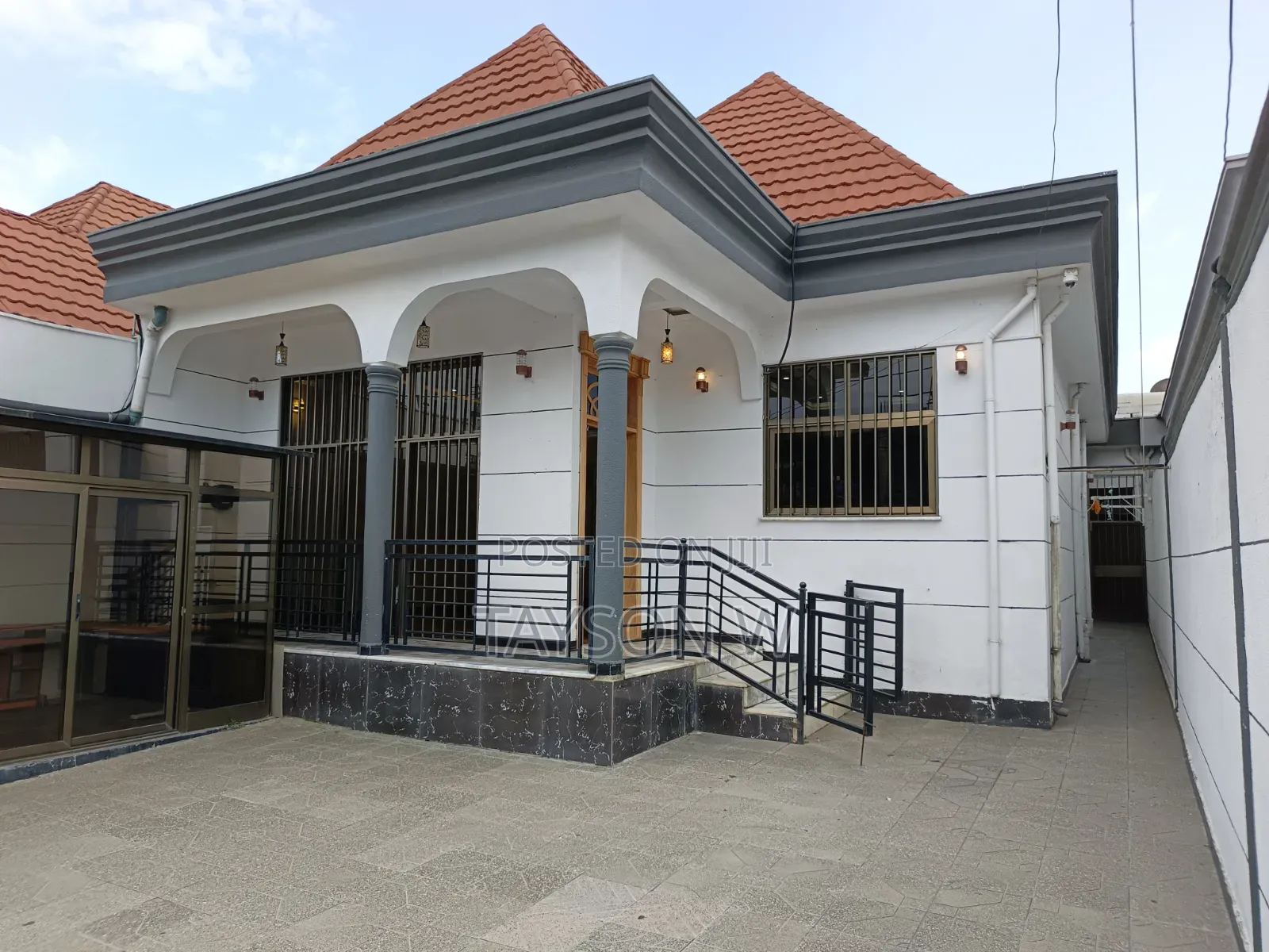 4bdrm Villa in Addis Ababa Ayat, Bole for sale