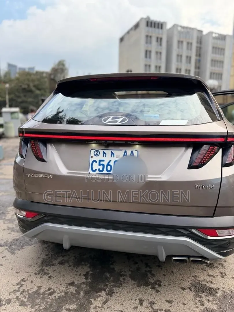 Hyundai Tucson 2023 Gold