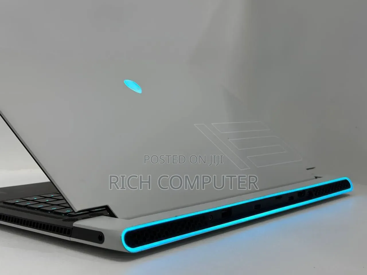 New Laptop Alienware 15 R2 32GB Intel Core i9 SSD 1T