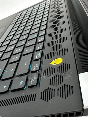New Laptop Alienware 15 R2 32GB Intel Core i9 SSD 1T
