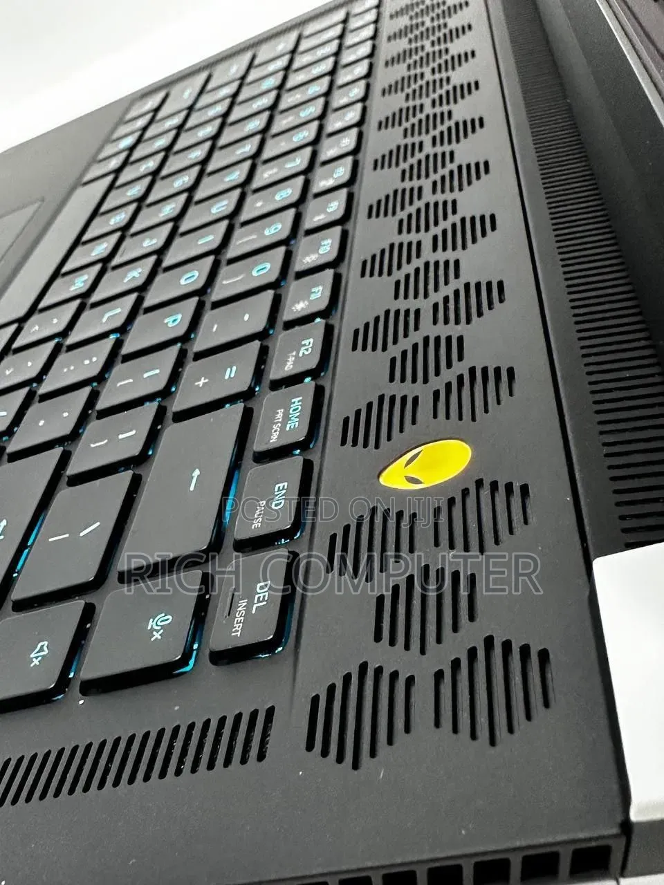 New Laptop Alienware 15 R2 32GB Intel Core i9 SSD 1T