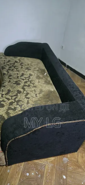 Sofa Solina ጥሩ አቋም ለይ ያለ ሶፋ ነው አለው