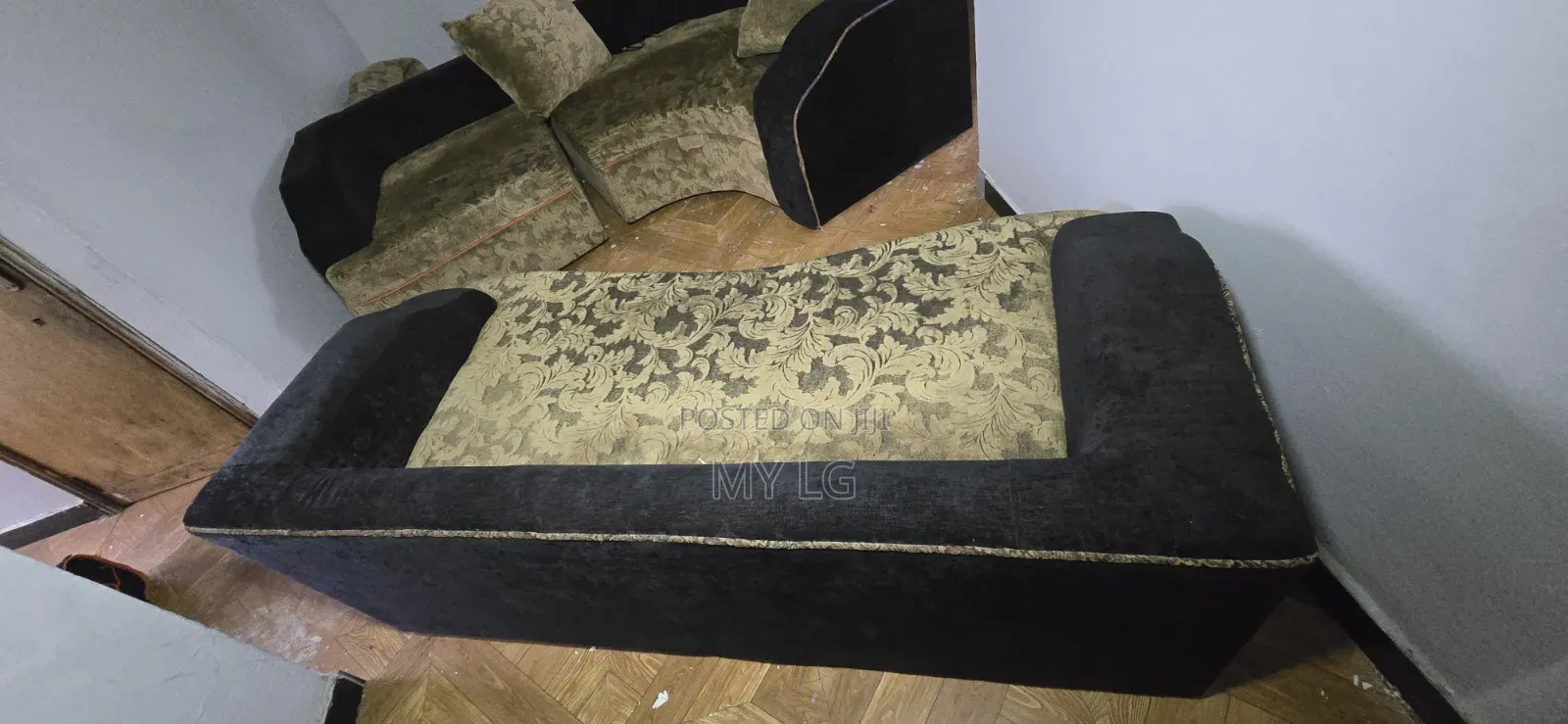 Sofa Solina ጥሩ አቋም ለይ ያለ ሶፋ ነው አለው