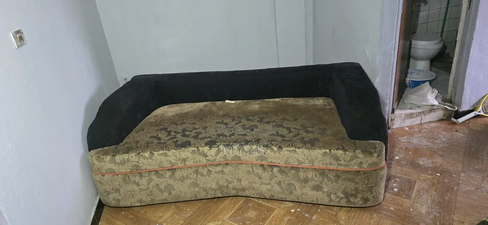 Sofa Solina ጥሩ አቋም ለይ ያለ ሶፋ ነው አለው