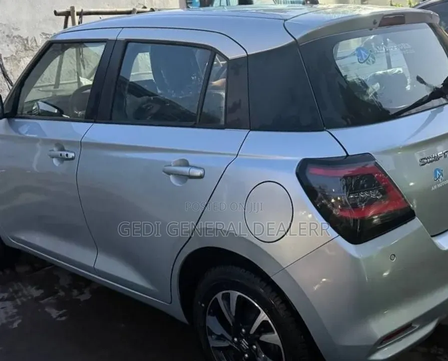 Suzuki Swift 2025 Gray