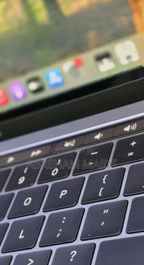New Laptop Apple MacBook Pro 2019 16GB Intel Core i5 SSD 512GB