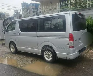 Toyota HiAce 2017 Silver